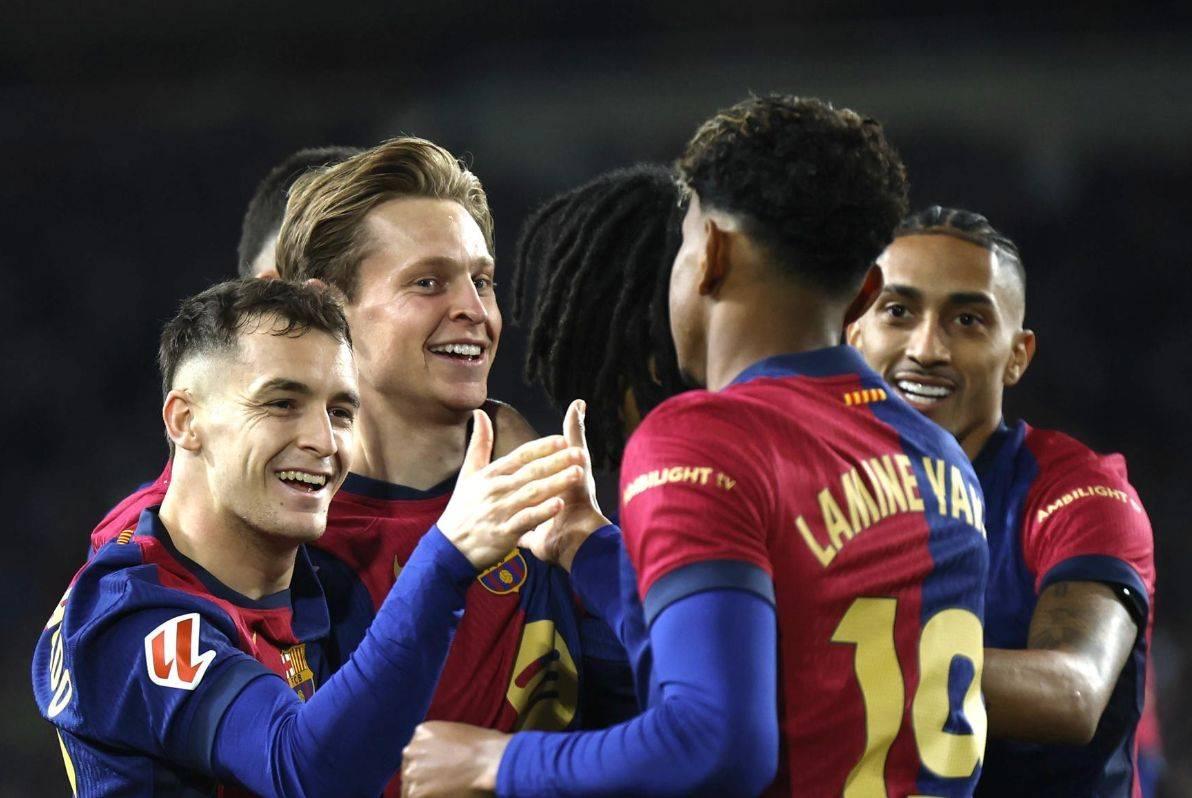 巴萨主场大捷，球员赛后激动庆祝胜利，以上为了之间品牌今年威望地址类别.