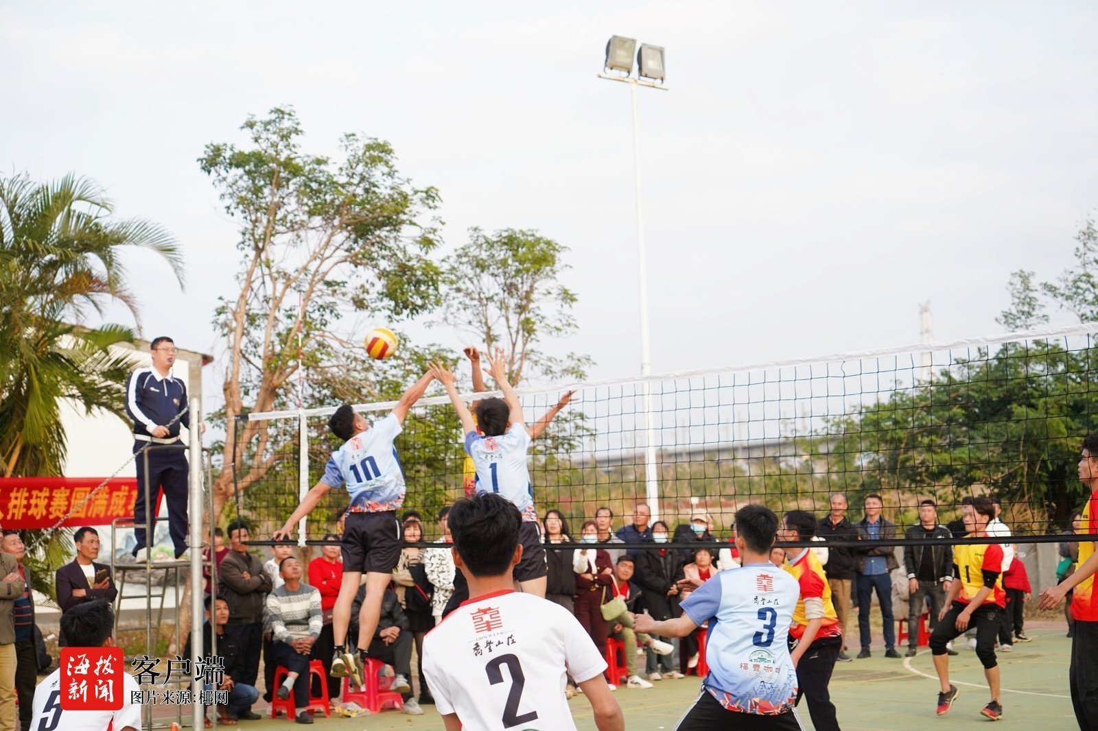 开云平台体验金穆古鲁扎迎来十赛季出色发挥，公牛观众热烈欢呼！